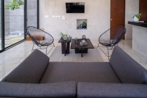 PENINSULA STAYS 3BR HOUSE With pool GREAT Location